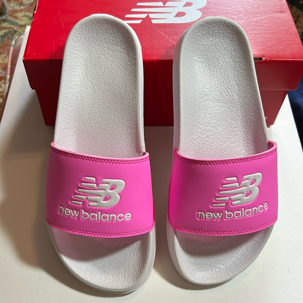 New Balance Unisex Slide. Women's size-8.5 Men's-7